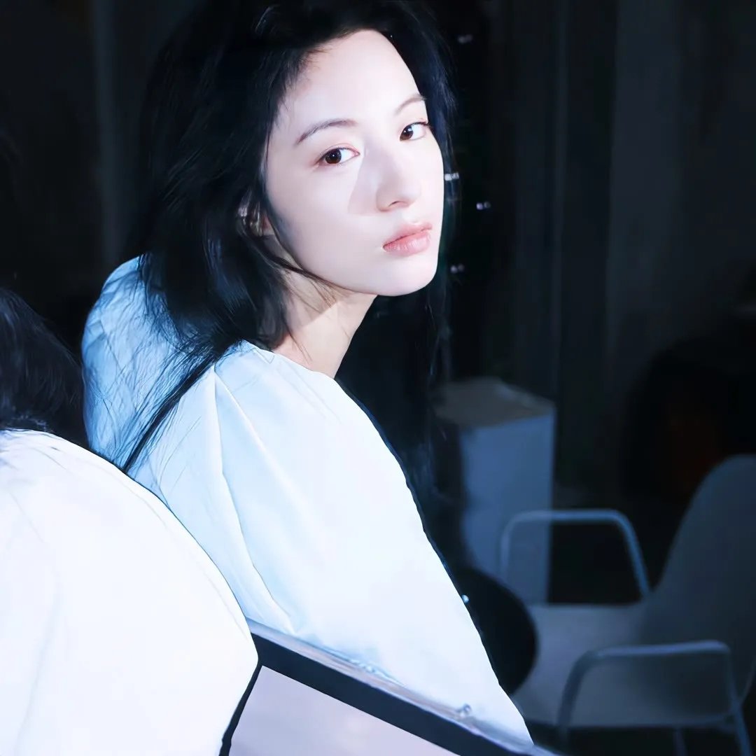 村里来了个直播女神