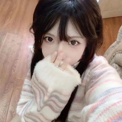 穿一只红鞋的男人